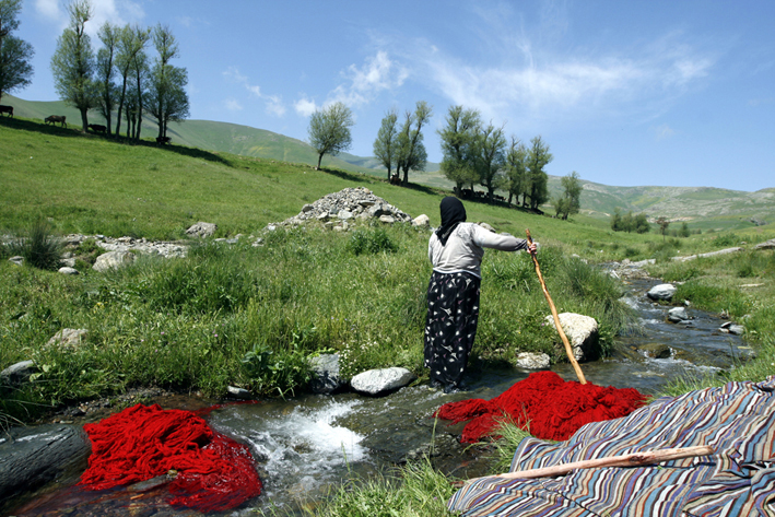 نگاهی به مبانی فرهنگی فرش دستباف ایران